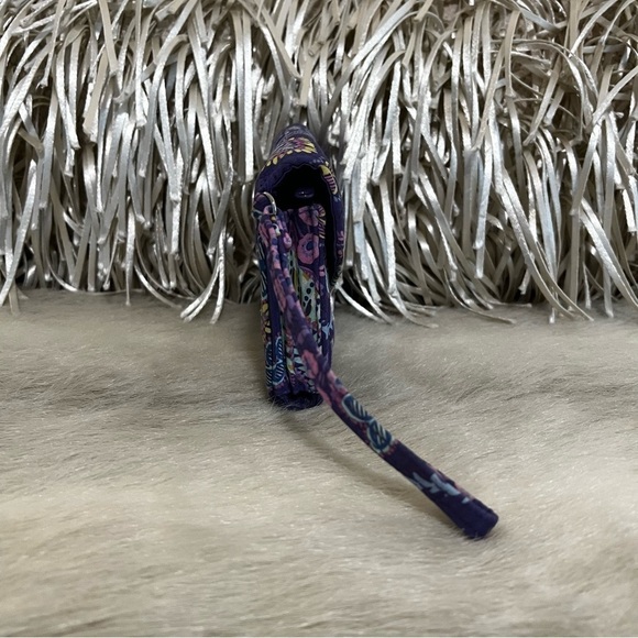 VERA BRADLEY Baltic Leaves Your Turn Lock Smart Phone Wristlet Purple Lippies - Picture 4 of 10